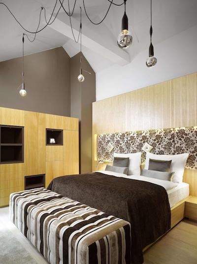 اینسید بای ملی پراگو اُلد تون