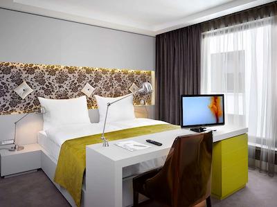 اینسید بای ملی پراگو اُلد تون