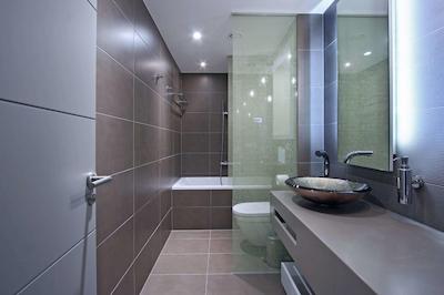 اینسید بای ملی پراگو اُلد تون