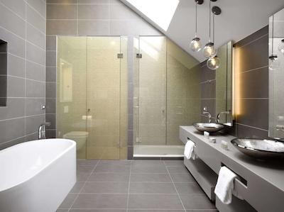 اینسید بای ملی پراگو اُلد تون