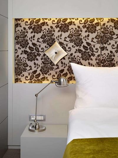 اینسید بای ملی پراگو اُلد تون