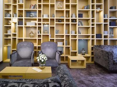 اینسید بای ملی پراگو اُلد تون