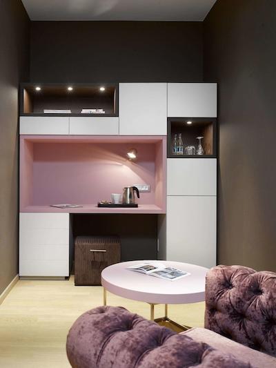 اینسید بای ملی پراگو اُلد تون