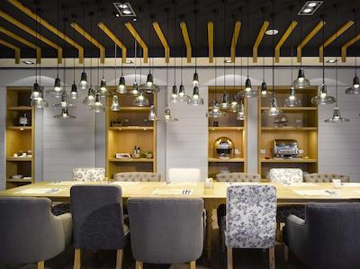 اینسید بای ملی پراگو اُلد تون