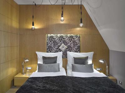 اینسید بای ملی پراگو اُلد تون