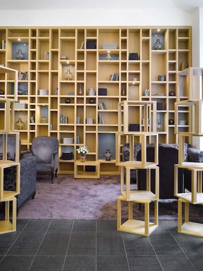 اینسید بای ملی پراگو اُلد تون