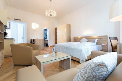 لیوین رسیدنس بای فلمینگز وین-پارلامنت