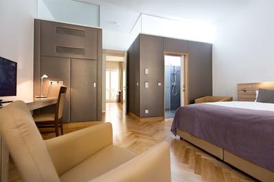 لیوین رسیدنس بای فلمینگز وین-پارلامنت