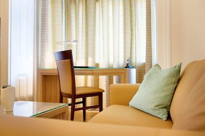 لیوین رسیدنس بای فلمینگز وین-پارلامنت