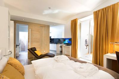 لیوین رسیدنس بای فلمینگز وین-پارلامنت