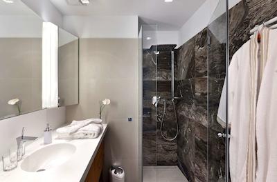 لیوین رسیدنس بای فلمینگز وین-پارلامنت