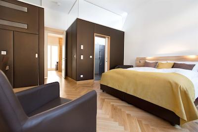 لیوین رسیدنس بای فلمینگز وین-پارلامنت