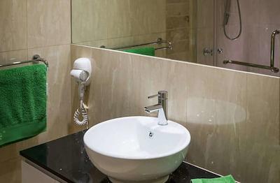 بست وسترن ادلید گرانادا متر این