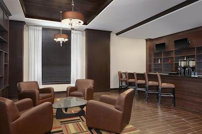 فور پوینتز بای شراتون ادمنتون اینترنیشنال آیرپرت