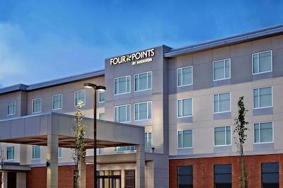 فور پوینتز بای شراتون ادمنتون اینترنیشنال آیرپرت