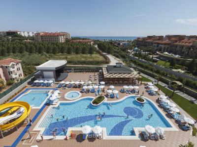 لونا بلانکا ریزورت اند اسپا