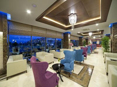 لونا بلانکا ریزورت اند اسپا