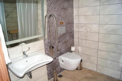 لونا بلانکا ریزورت اند اسپا