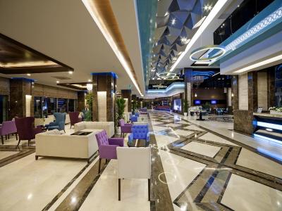 لونا بلانکا ریزورت اند اسپا