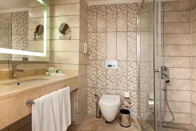 لونا بلانکا ریزورت اند اسپا