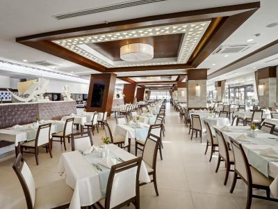 لونا بلانکا ریزورت اند اسپا