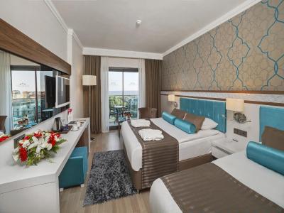 لونا بلانکا ریزورت اند اسپا