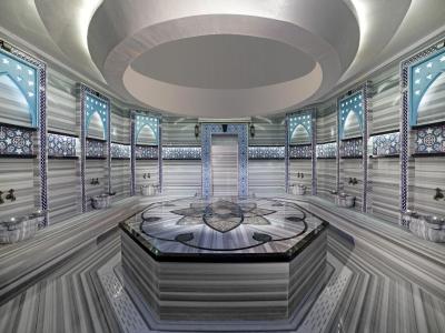 لونا بلانکا ریزورت اند اسپا