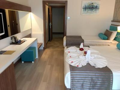 لونا بلانکا ریزورت اند اسپا