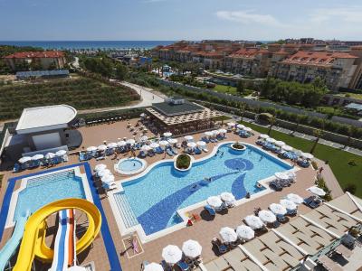 لونا بلانکا ریزورت اند اسپا