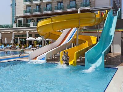 لونا بلانکا ریزورت اند اسپا