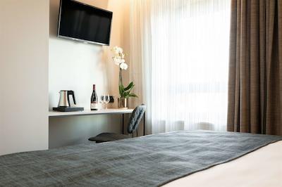 بست وسترن پلاس گولدن لاکز هتل