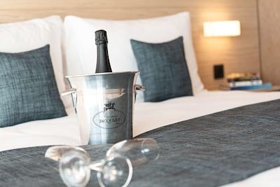 بست وسترن پلاس گولدن لاکز هتل