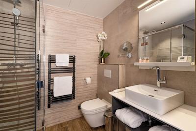 بست وسترن پلاس گولدن لاکز هتل