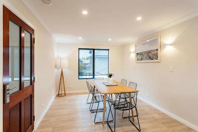 دلفین لج آلبانی