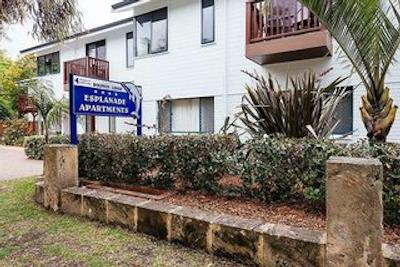 دلفین لج آلبانی