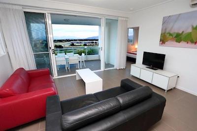 سنترال هلبرن اپارتمنتز بای ویوو