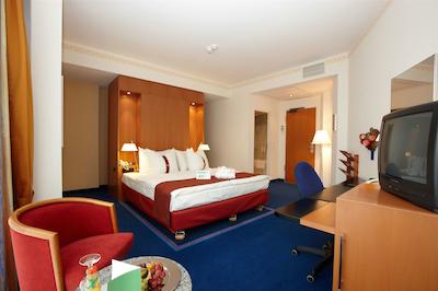 فیرست این هتل زویکاو