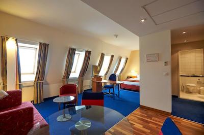 فیرست این هتل زویکاو