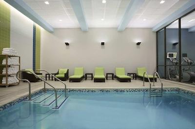 هم2 سویتز بای هیلتون فیلادلفیا-کنونشن سنتر