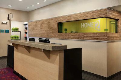 هم2 سویتز بای هیلتون ناشویل-آیرپرت