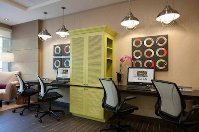 هم2 سویتز بای هیلتون ناشویل-آیرپرت