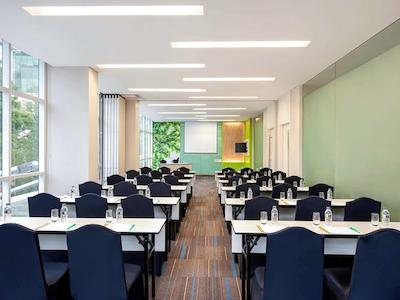 ال اسیسُنز جاکارتا دامرین