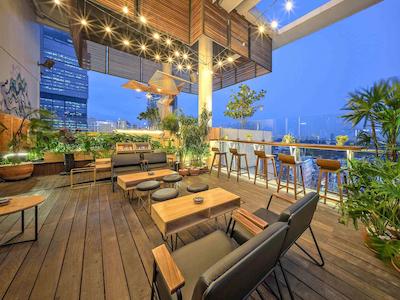 ال اسیسُنز جاکارتا دامرین