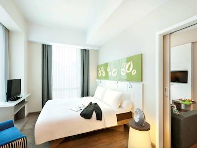 ال اسیسُنز جاکارتا دامرین