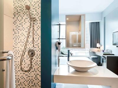 ال اسیسُنز جاکارتا دامرین