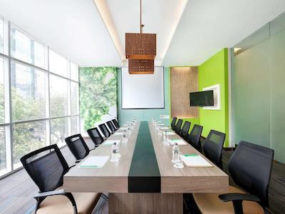 ال اسیسُنز جاکارتا دامرین