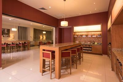 هامپتون این بای هیلتون گوادالاجارا/اکسپو