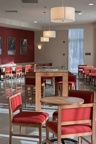 هامپتون این بای هیلتون گوادالاجارا/اکسپو