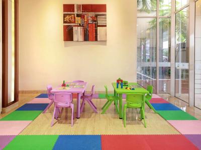 ایبیز استیلز جاکارتا گاجاه مادا