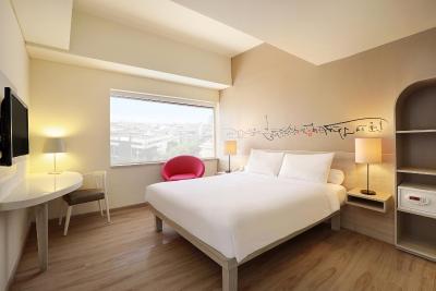 ایبیز استیلز جاکارتا گاجاه مادا